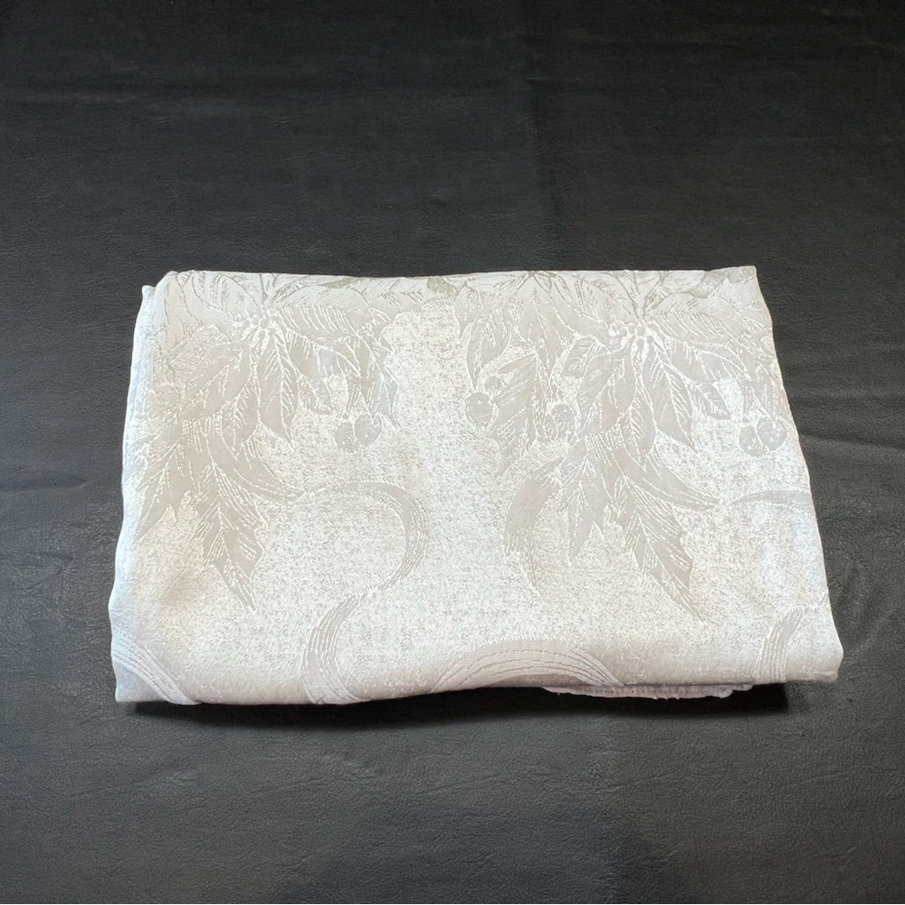 Christmas Tablecloth with Poinsettia Pattern white